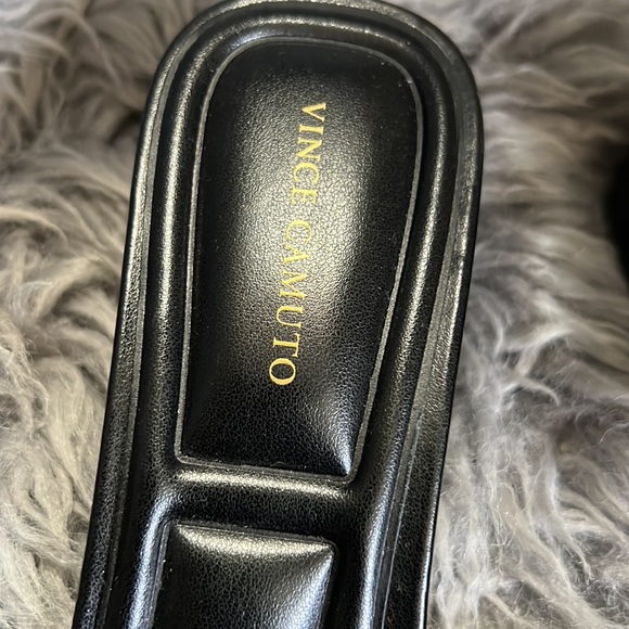 Vince Camuto Leather Women's Cris Cros Block Heel Sandal with Gold Detail Size 9 - Picture 3 of 9